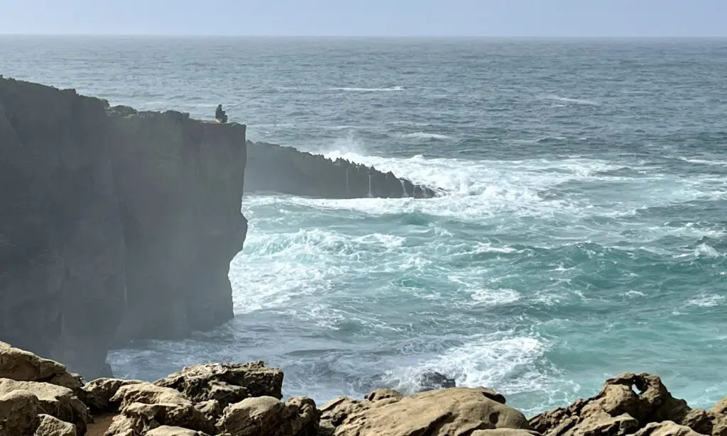 Odeceixe - Visser op de rotsen