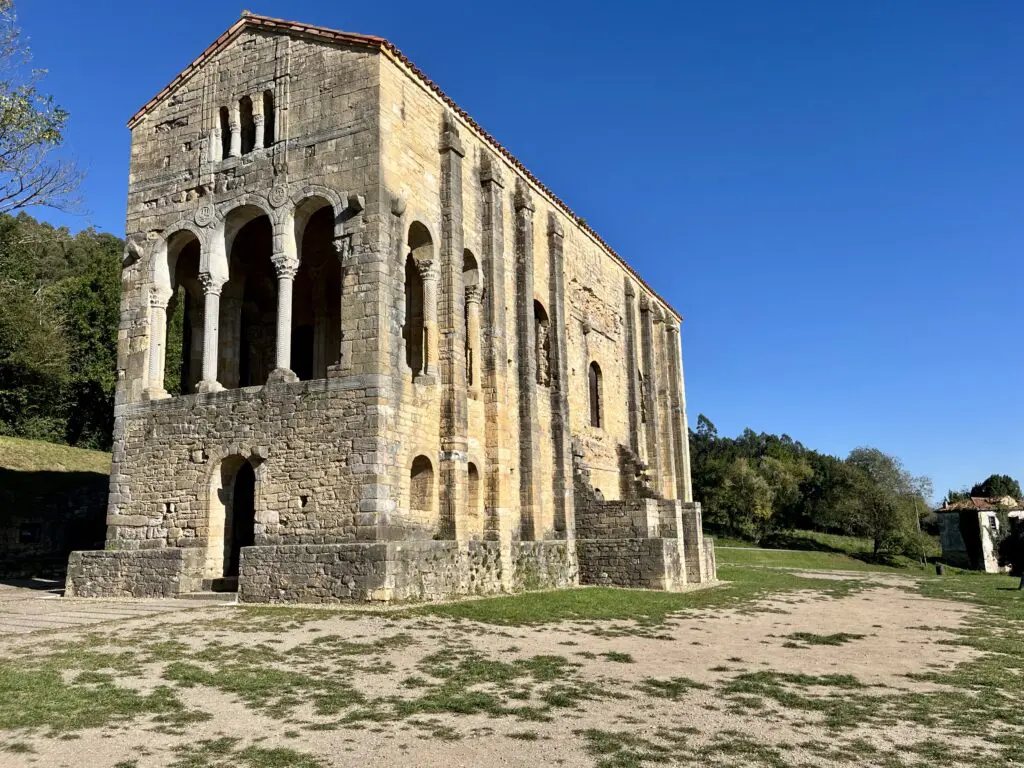Santa María del Naranco - Pre-Romaanse Kerken Oviedo